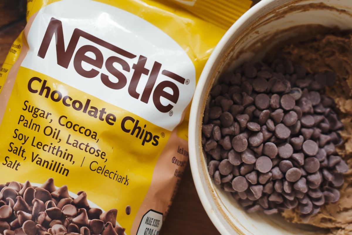 What are the ingredients in Nestle chocolate chips?